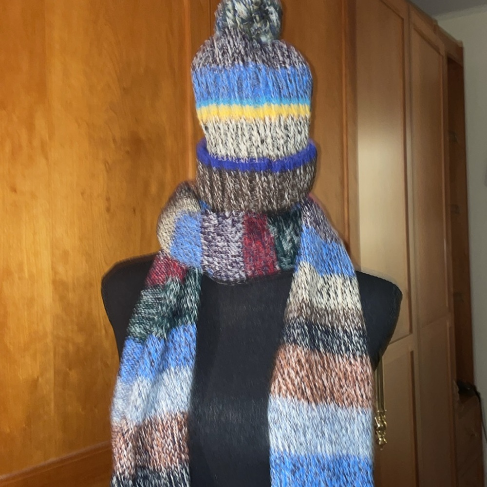 Tommy hilfigure collection matching scarf and hat